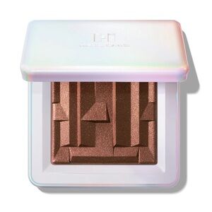Bio-Radiant Gel-Powder Highlighter in Bronzite